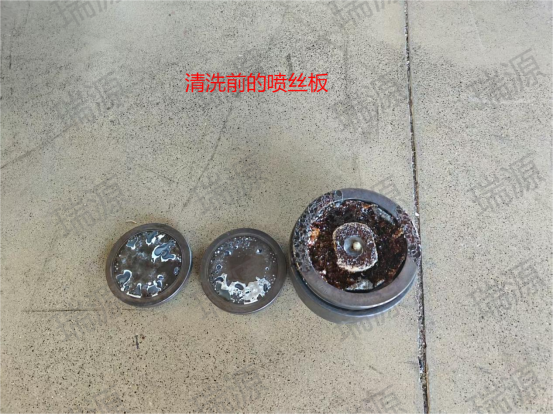 清洗前的喷丝板